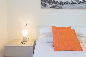 Via Crispi in Como With 1 Bedrooms and 1 Bathrooms