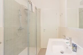 Via Crispi in Como With 1 Bedrooms and 1 Bathrooms