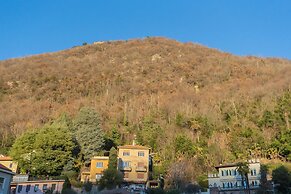 Via Crispi in Como With 1 Bedrooms and 1 Bathrooms