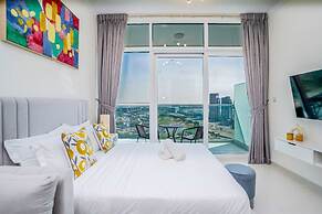 Tanin - Stunning Dubai Skyline View From this Sleek Studio
