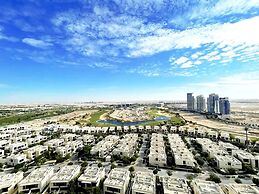 Tanin - Stunning Dubai Skyline View From this Sleek Studio