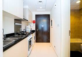 Tanin - Stunning Dubai Skyline View From this Sleek Studio