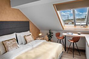 Theatre 9 Apartment by Adrez Living