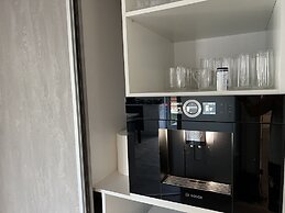 Beautiful Penthouse Lakeview W18