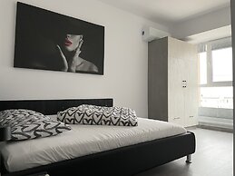 Beautiful Penthouse Lakeview W18