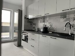 Unique Penthouse Lakeview W19