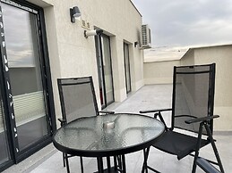 4 Room Penthouse Terrace W18-W19