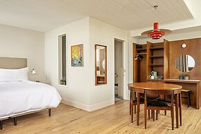 Fort Road Hotel