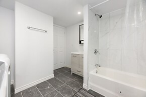 3 Bedroom Loft in Downtown Free parking