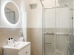 Central 1BR next to the park