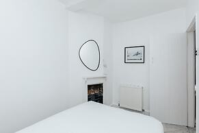 Chalk House - Pet Friendly - From 125 Per Night