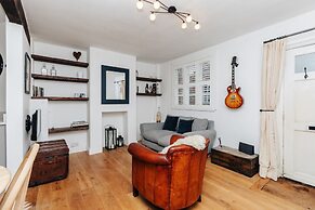Chalk House - Pet Friendly - From 125 Per Night