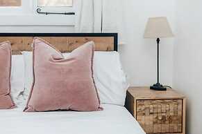 Chalk House - Pet Friendly - From 125 Per Night