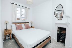 Chalk House - Pet Friendly - From 125 Per Night