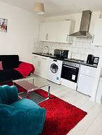 Stunning 2-bed House in Chatham