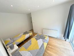 Twin Studio Flat in Sutton - Ground Floor
