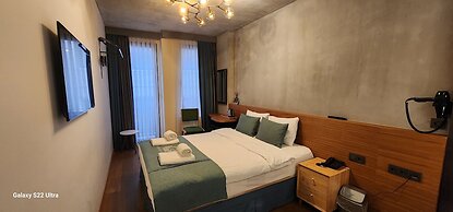Aleksandr Pera Hotel