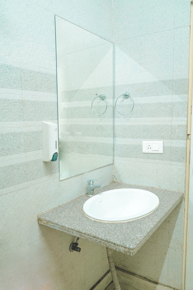 Hotel Cladis by Quadis - Sector 15 Noida