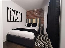 Cameo Hotel and Suites