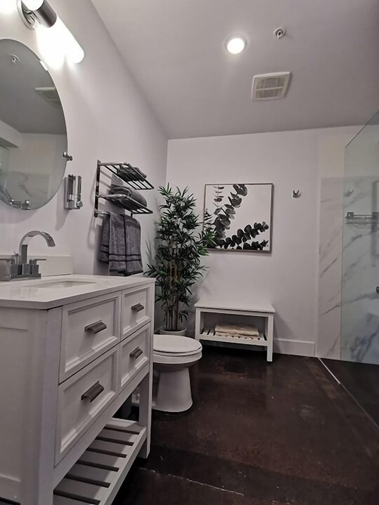 Cameo Hotel and Suites