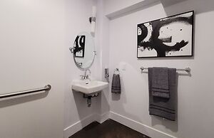 Cameo Hotel and Suites