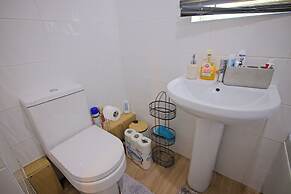 Stylish Five Star Rated Apartment