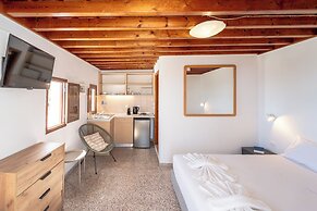 Arte Lindos Suites