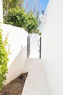 Arte Lindos Suites