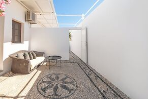 Arte Lindos Suites
