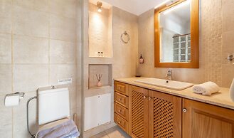 Arte Lindos Suites