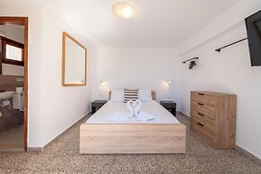 Arte Lindos Suites