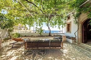 Arte Lindos Suites