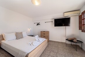 Arte Lindos Suites