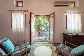 Arte Lindos Suites