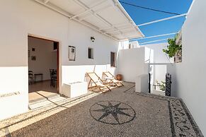 Arte Lindos Suites