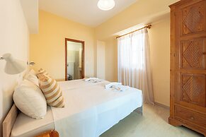 Arte Lindos Suites