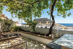 Arte Lindos Suites