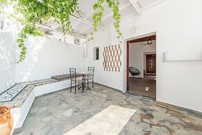 Arte Lindos Suites
