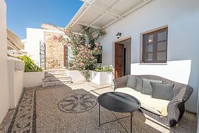 Arte Lindos Suites
