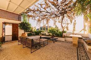 Arte Lindos Suites