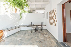 Arte Lindos Suites