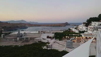 Arte Lindos Suites