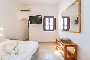 Arte Lindos Suites