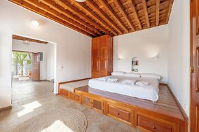 Arte Lindos Suites