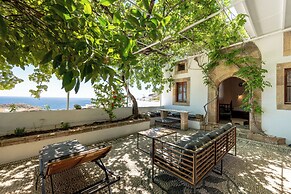 Arte Lindos Suites