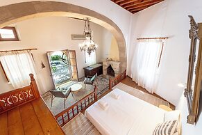 Arte Lindos Suites