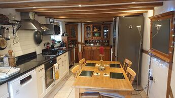 Charming 17th Century 2-bed Cottage in Medmenham