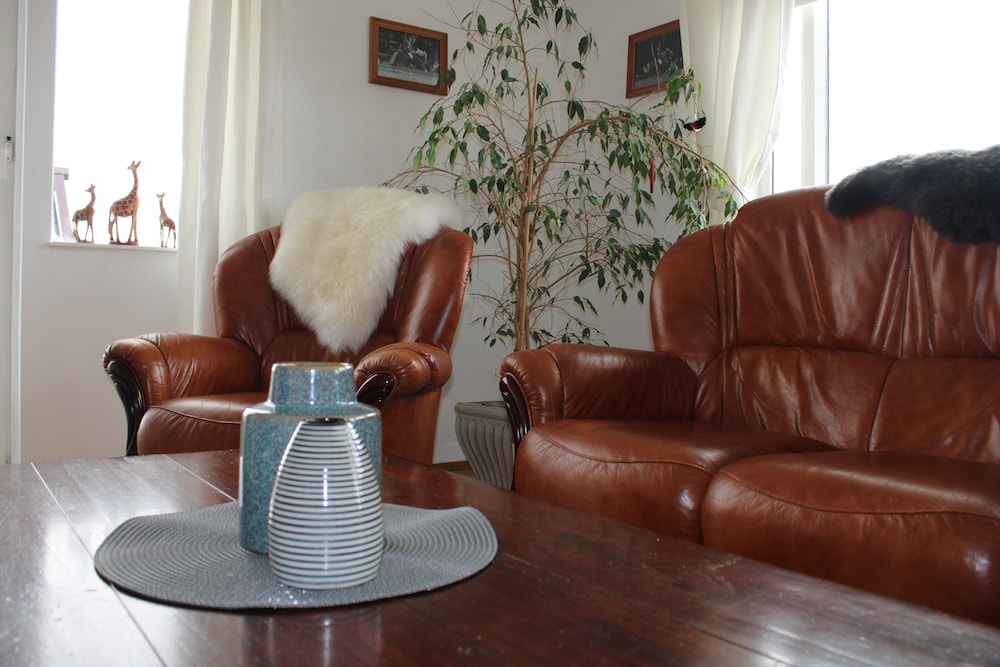 Stóri-Bakki Guesthouse with hot tub