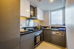 Stunning 2BR with Balcony-Canal View