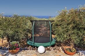 Luxury Villa Golden Crest with pool
